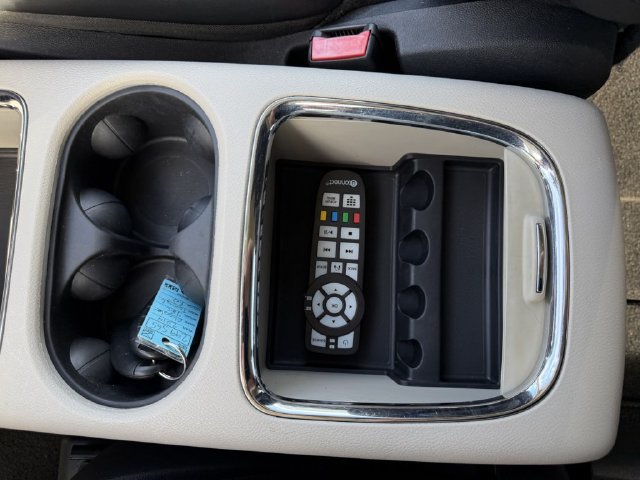 Used 2014 Chrysler Town & Country Touring-L FWD image 25