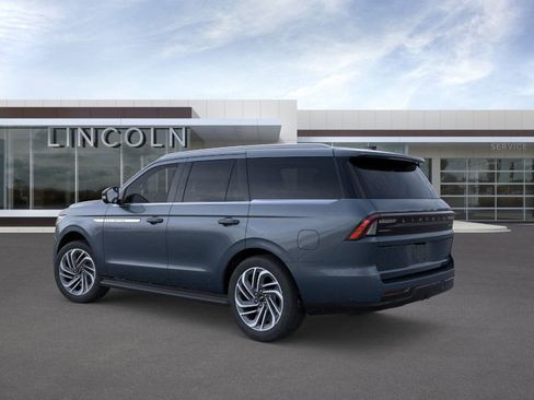 New 2026 Lincoln Navigator Premiere image 4