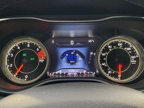 Used 2023 Jeep Cherokee Altitude Lux image 16