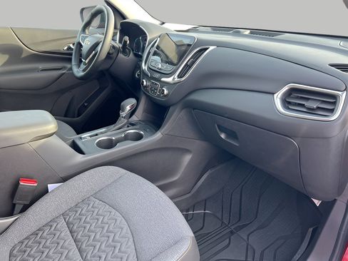 Used 2024 Chevrolet Equinox LT image 34