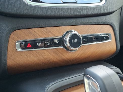 Used 2023 Volvo XC90 B6 Plus w/ Protection Package AWD/4WD image 17