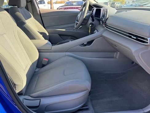 Used 2024 Hyundai Elantra SE image 21