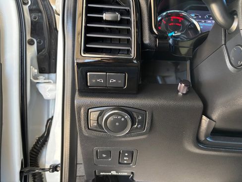 Used 2021 Ford F250 Lariat image 13