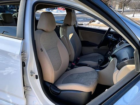 Used 2017 Hyundai Accent SE image 9