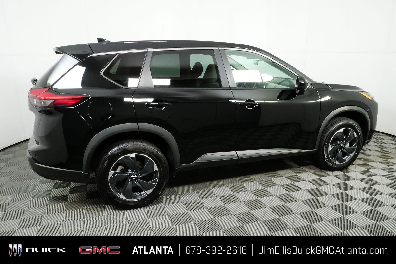 Used 2025 Nissan Rogue SV AWD/4WD image 2