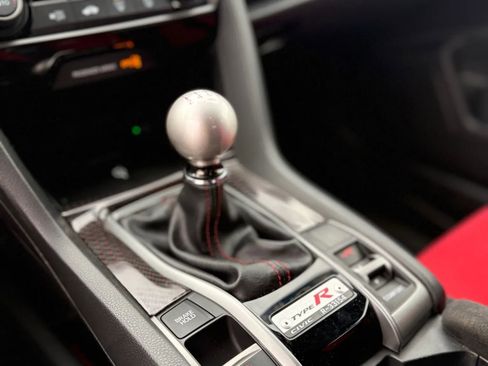 Used 2019 Honda Civic Type R image 2
