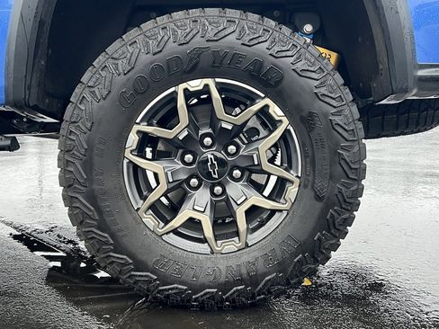 Used 2025 Chevrolet Colorado ZR2 w/ Technology Package image 10