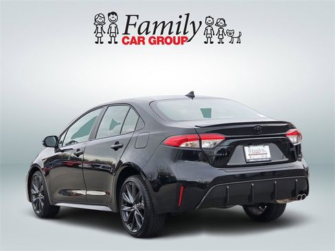 Used 2025 Toyota Corolla SE image 3