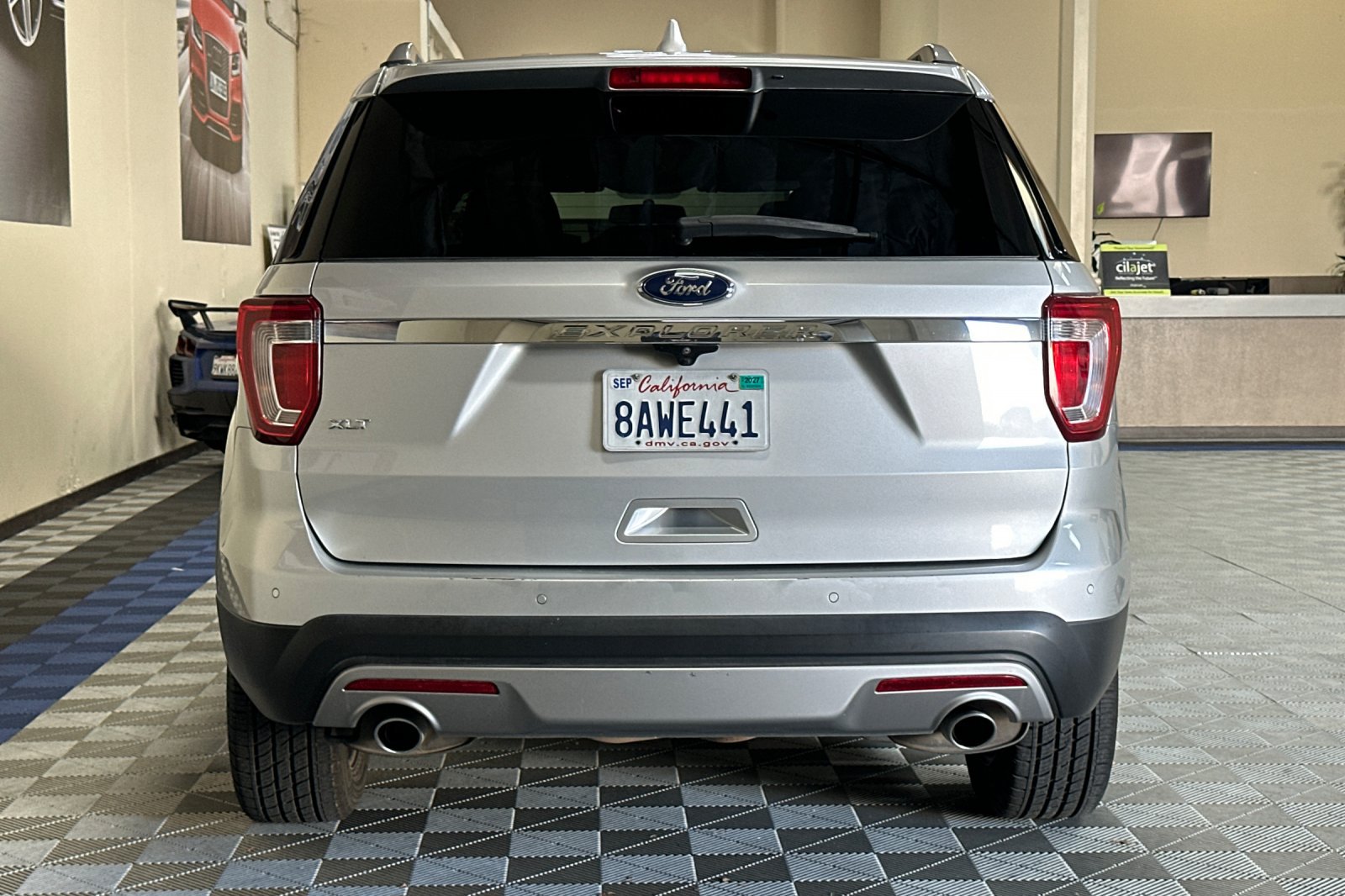 Used 2017 Ford Explorer XLT FWD image 5