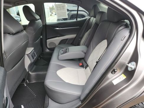 Certified 2018 Toyota Camry XLE image 18