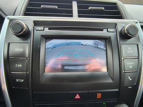 Used 2015 Toyota Camry LE image 14