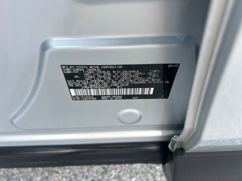 Used 2013 Toyota RAV4 Limited image 30