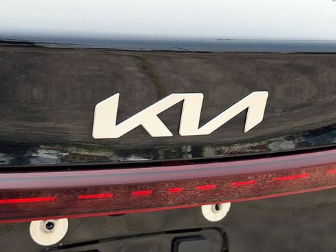 Used 2024 Kia Forte LXS FWD image 17