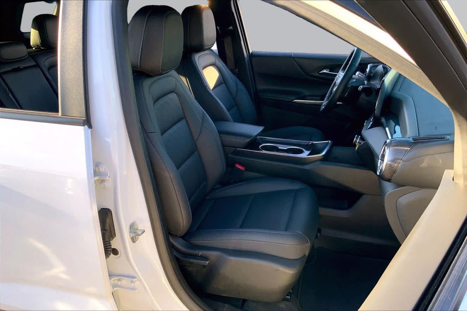 Certified 2025 Chevrolet Equinox LT FWD image 8