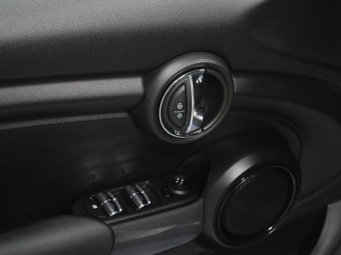Used 2021 MINI Cooper 4-Door Hardtop w/ Storage Package FWD image 23