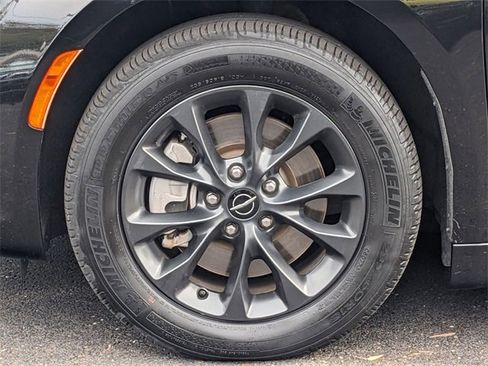 Certified 2021 Chrysler Pacifica Touring-L w/ S Appearance Package image 32