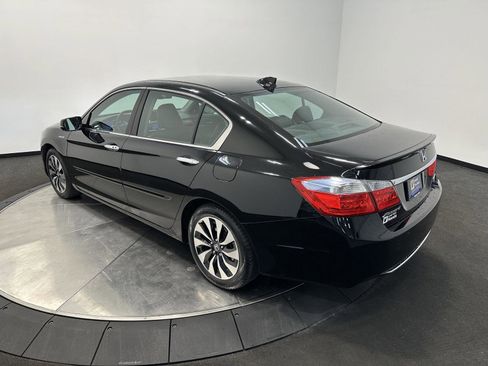 Used 2017 Honda Accord Touring image 4