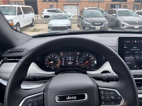 Used 2025 Jeep Compass Limited AWD/4WD image 34