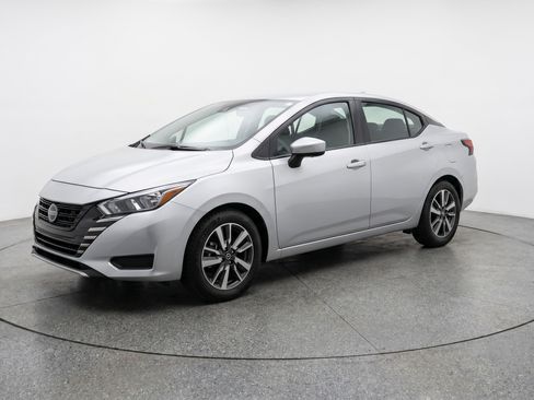 Used 2025 Nissan Versa SV FWD image 3