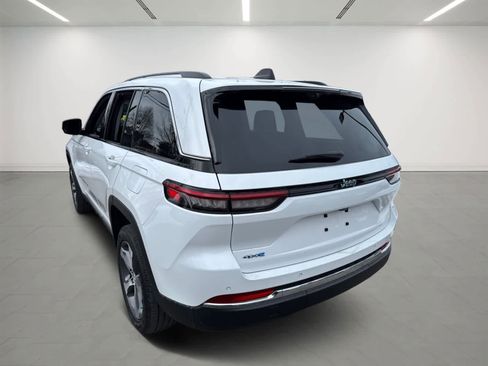 Used 2023 Jeep Grand Cherokee 4WD 4xe w/ Luxury Tech Group II image 4