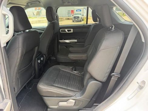 Used 2021 Ford Explorer XLT AWD/4WD image 9