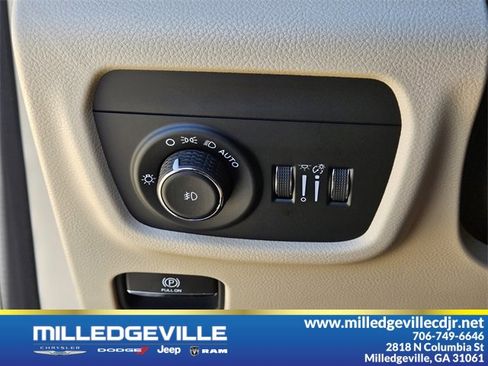 New 2025 Jeep Grand Cherokee Limited w/ Luxury Tech Group II image 31