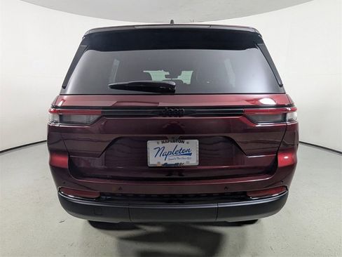 New 2025 Jeep Grand Cherokee Altitude image 6