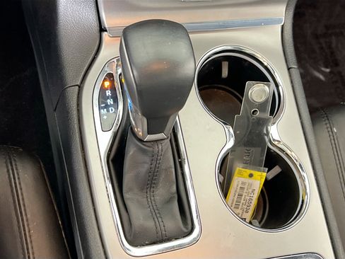 Used 2022 Jeep Grand Cherokee Limited image 16