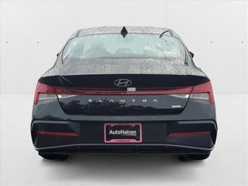 New 2025 Hyundai Elantra Limited image 8