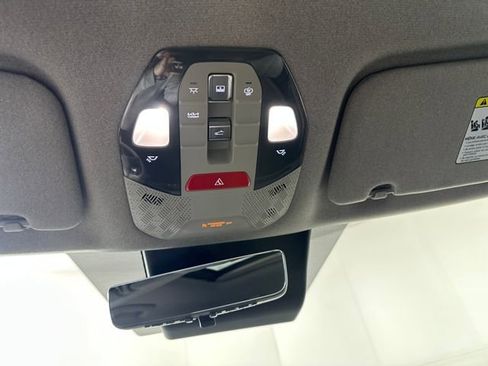 Used 2024 Kia EV9 Land image 24