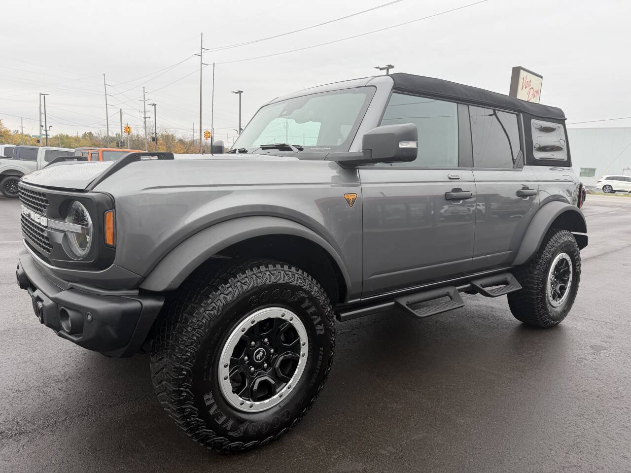 Used 2023 Ford Bronco Badlands w/ Sasquatch Package AWD/4WD image 4