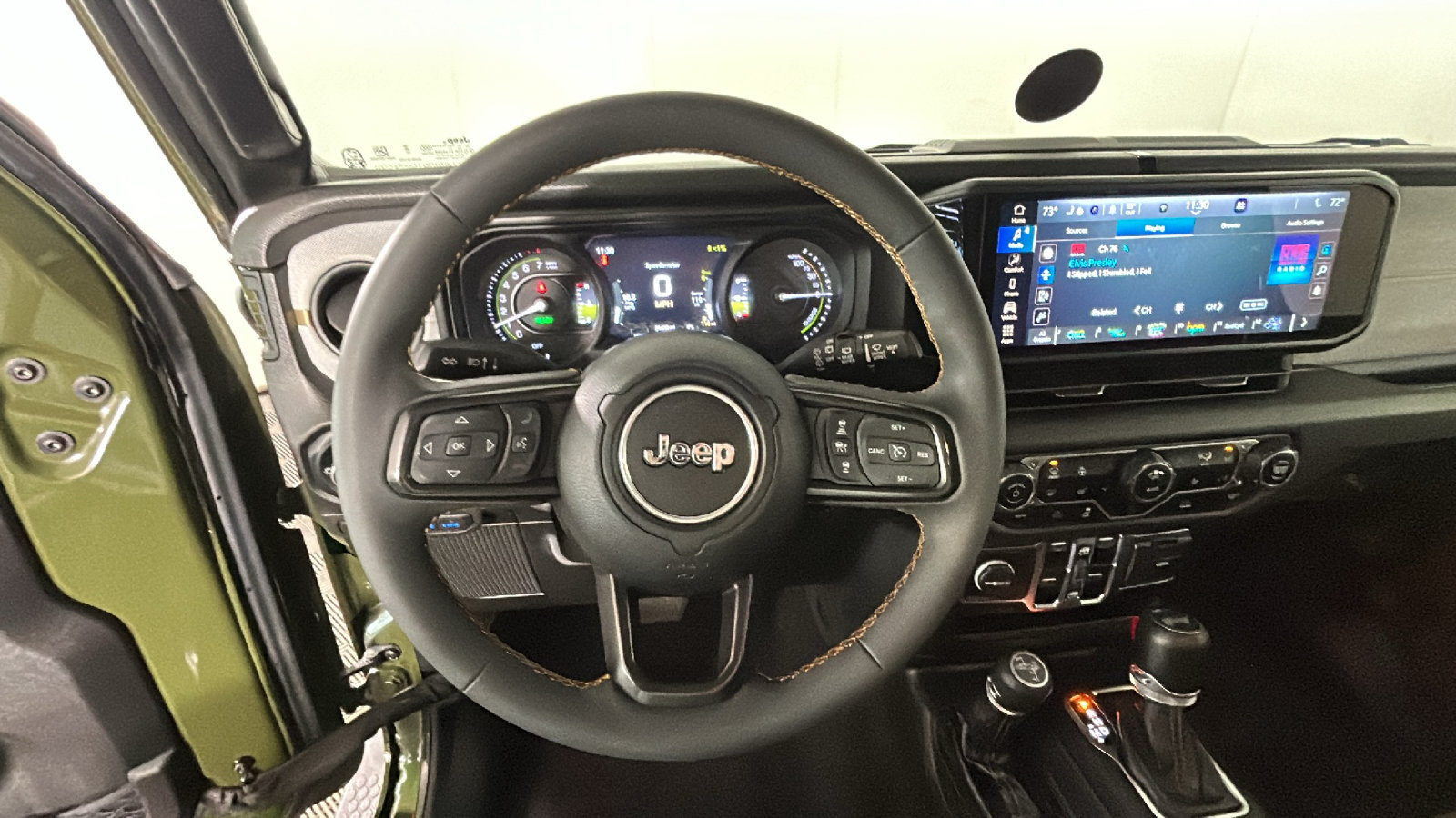 Used 2024 Jeep Wrangler Unlimited w/ Convenience Group AWD/4WD image 17