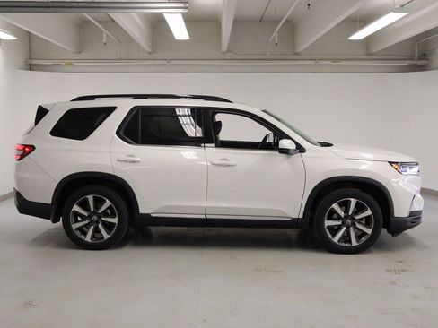 Used 2025 Honda Pilot Touring image 5
