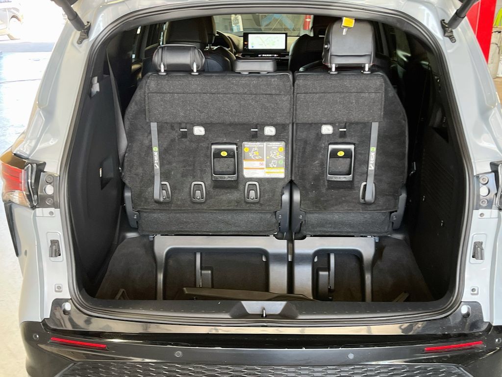 Used 2025 Toyota Sienna XSE w/ XSE Premium Package FWD image 28