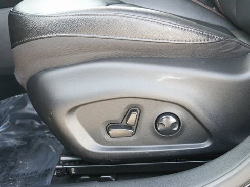 Used 2024 Jeep Compass Latitude image 13