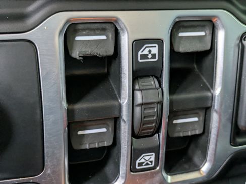 Used 2021 Jeep Wrangler Unlimited Sahara image 22