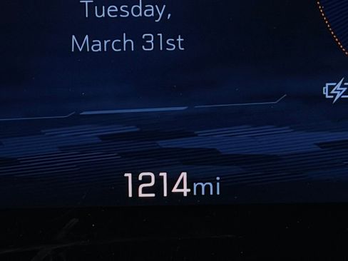 Used 2025 Chevrolet Equinox EV LT w/ Convenience Package image 16