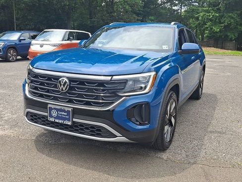 Certified 2025 Volkswagen Atlas Cross Sport SE image 4