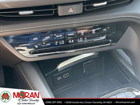 Certified 2022 Buick Envision Preferred FWD image 25