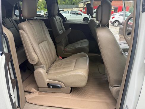 Used 2013 Chrysler Town & Country Touring-L w/ Entertainment Group #2 image 14