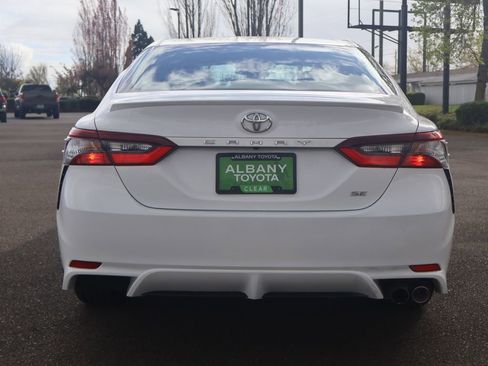 Used 2024 Toyota Camry SE FWD image 5