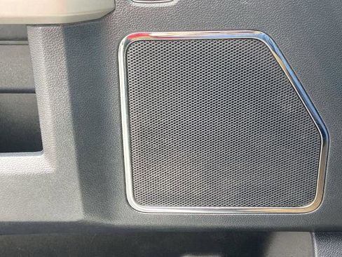 Used 2022 Ford F250 Lariat w/ Chrome Package image 19