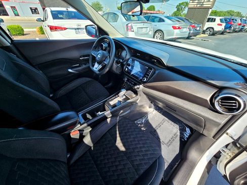 Used 2021 Nissan Kicks SV image 18