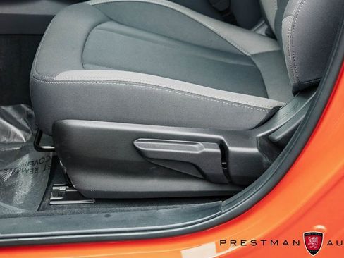 Used 2025 Subaru Crosstrek 2.0i Premium image 19