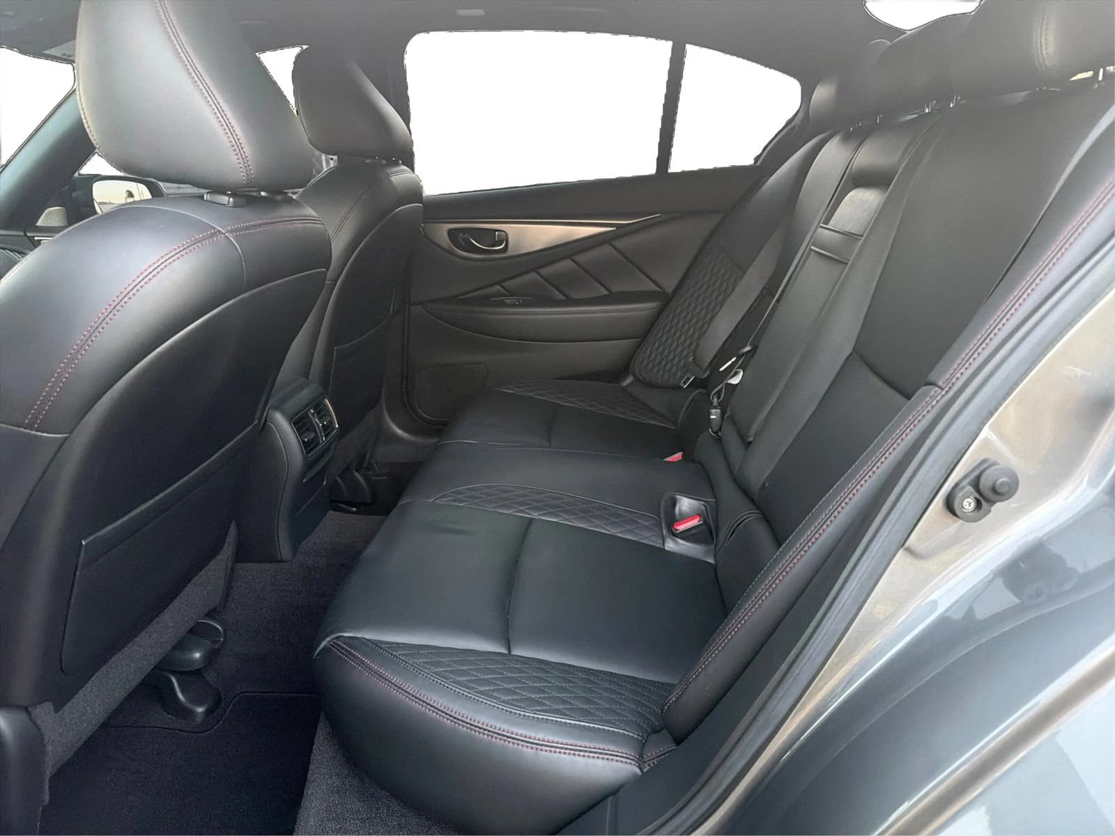 Used 2018 INFINITI Q50 Red Sport 400 w/ Sensory Package (Sport) RWD image 10