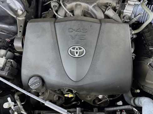 Used 2019 Toyota Highlander SE image 32