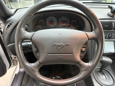 Used 2003 Ford Mustang Convertible RWD image 17