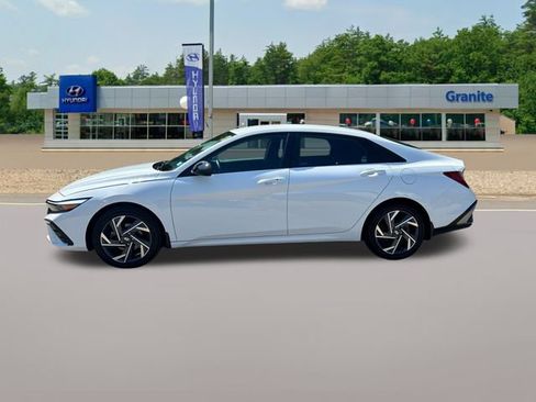 Used 2025 Hyundai Elantra SEL FWD image 9
