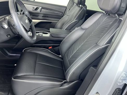 Certified 2026 Cadillac Vistiq Platinum w/ LPO, Floor Liner Package AWD/4WD image 19