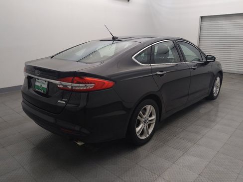 Used 2018 Ford Fusion SE w/ Fusion SE Technology Package FWD image 9